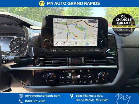 Used 2025 Nissan Pathfinder SL AWD/4WD image 20