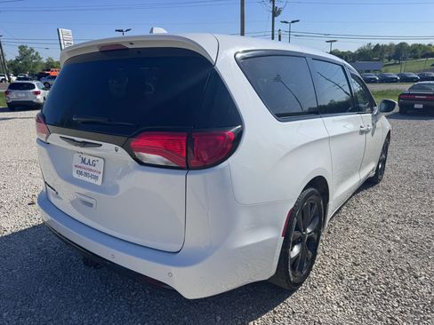 Used 2019 Chrysler Pacifica Touring Plus FWD image 6