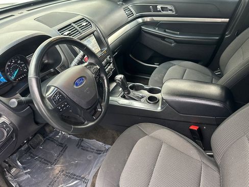 Used 2018 Ford Explorer XLT w/ Equipment Group 201A image 9