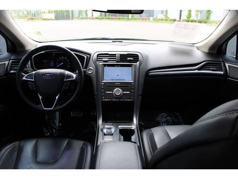 Used 2017 Ford Fusion Titanium AWD/4WD image 10