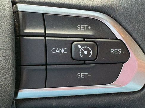 Used 2025 Jeep Compass Latitude AWD/4WD image 23
