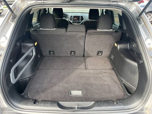 Used 2014 Jeep Cherokee Latitude AWD/4WD image 17