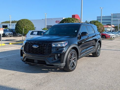 Used 2025 Ford Explorer ST RWD image 2