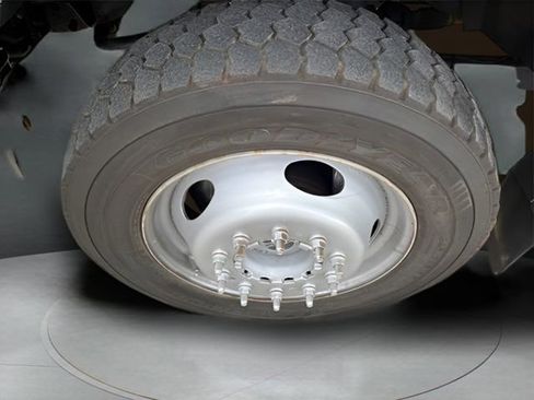 Used 2015 Ford F550 4x4 Regular Cab Super Duty image 9