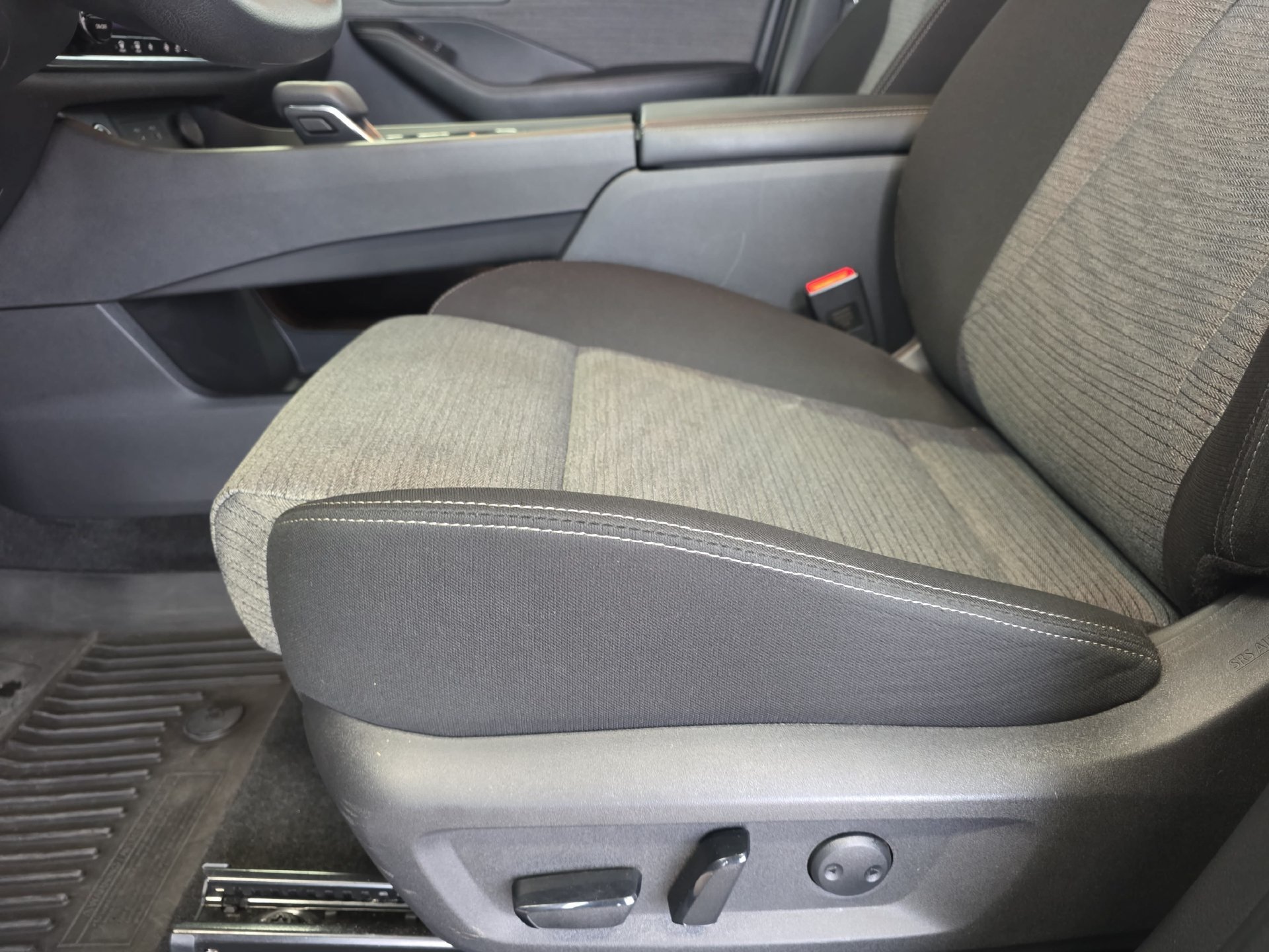 Used 2023 Nissan Rogue SV FWD image 27