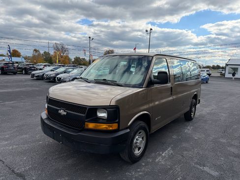 Used 2004 Chevrolet Express 2500 Passenger image 9