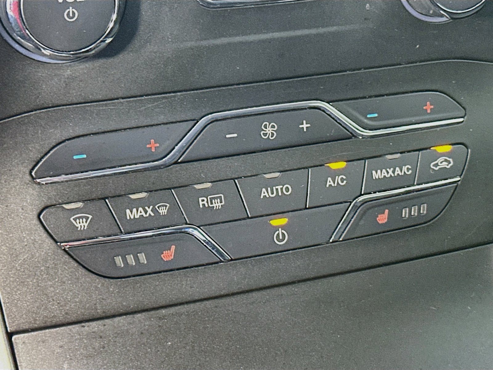 Used 2020 Ford Edge SEL FWD image 19