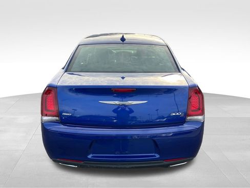 Used 2018 Chrysler 300 S image 7