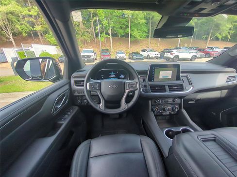 Used 2024 Chevrolet Tahoe Z71 w/ Luxury Package AWD/4WD image 31