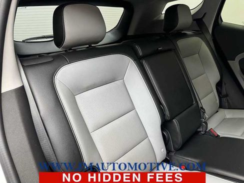 Used 2024 GMC Terrain SLT AWD/4WD image 18
