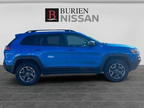 Used 2019 Jeep Cherokee Trailhawk AWD/4WD image 6