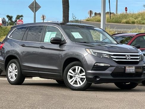 Certified 2018 Honda Pilot LX image 3