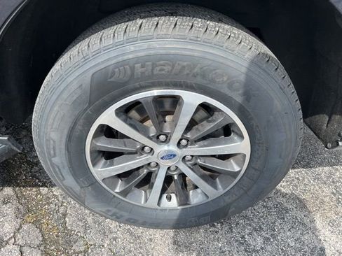 Used 2021 Ford Expedition XLT image 22