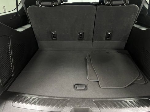 Used 2023 GMC Yukon XL SLT image 48