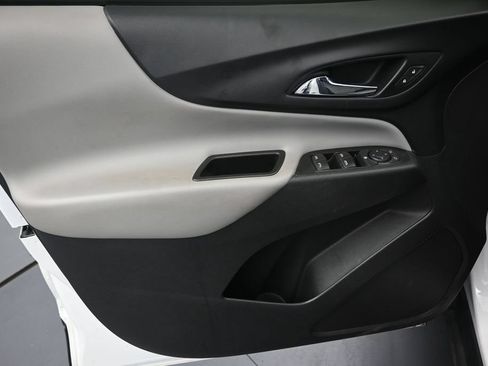 Used 2021 Chevrolet Equinox LS FWD image 11