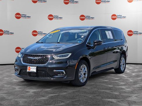 Used 2024 Chrysler Pacifica Touring-L AWD/4WD image 1