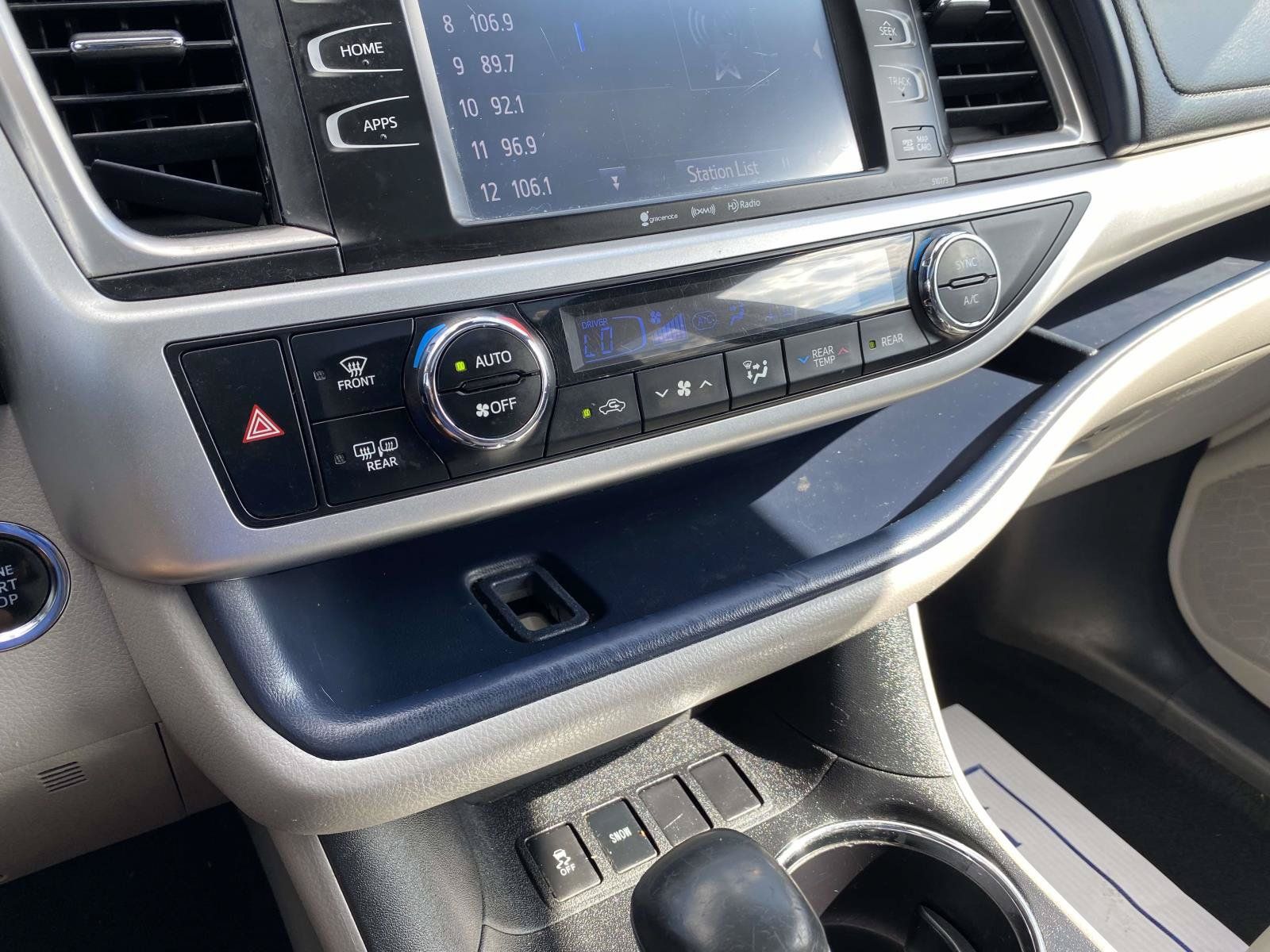 Used 2017 Toyota Highlander XLE FWD image 21