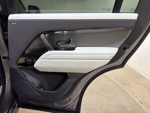 Used 2025 Land Rover Range Rover Sport SE image 26