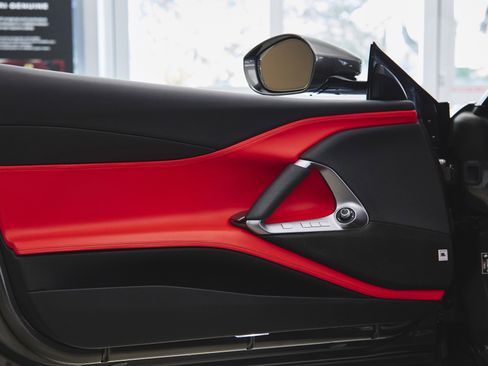 Used 2021 Ferrari 812 GTS image 29