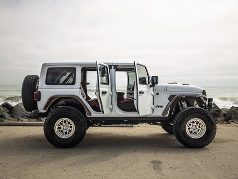 Used 2024 Jeep Wrangler Unlimited Rubicon 392 image 5