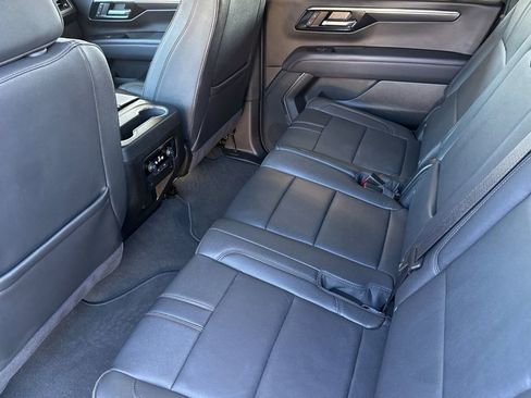 Used 2025 Chevrolet Suburban RST image 6