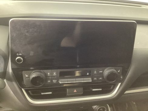 Used 2024 Toyota Grand Highlander AWD image 17