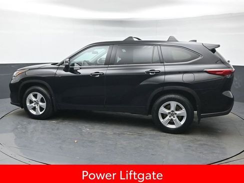 Certified 2022 Toyota Highlander LE image 4