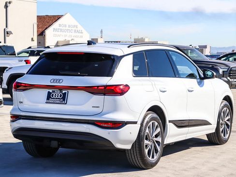 New 2025 Audi Q6 e-tron Premium Plus image 4
