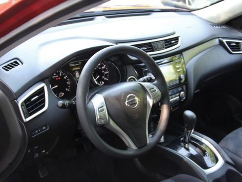 Used 2014 Nissan Rogue SV w/ SV Family Package AWD/4WD image 20
