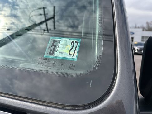 Used 2023 Jeep Wrangler Willys image 7