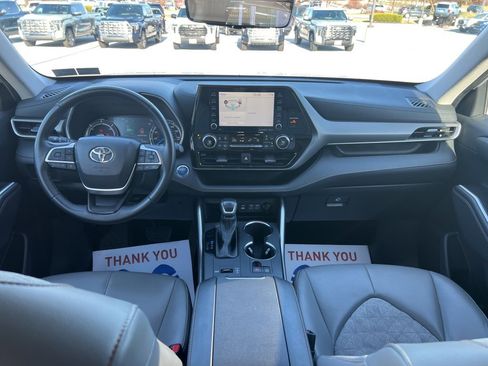 Used 2022 Toyota Highlander Bronze Edition image 27