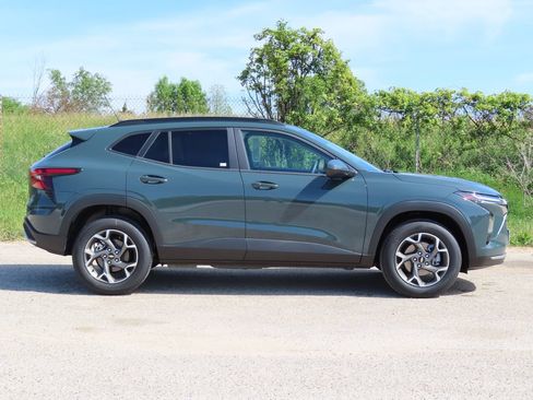 New 2026 Chevrolet Trax LT w/ Driver Confidence Package FWD image 2