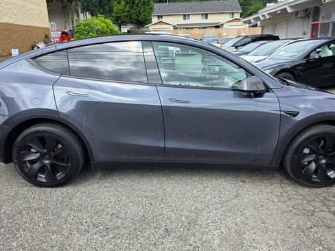 Used 2023 Tesla Model Y Long Range AWD/4WD image 4