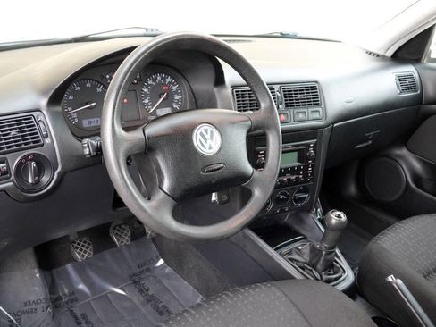 Used 2005 Volkswagen Golf GL image 3