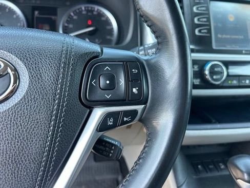 Used 2017 Toyota Highlander SE AWD/4WD image 22