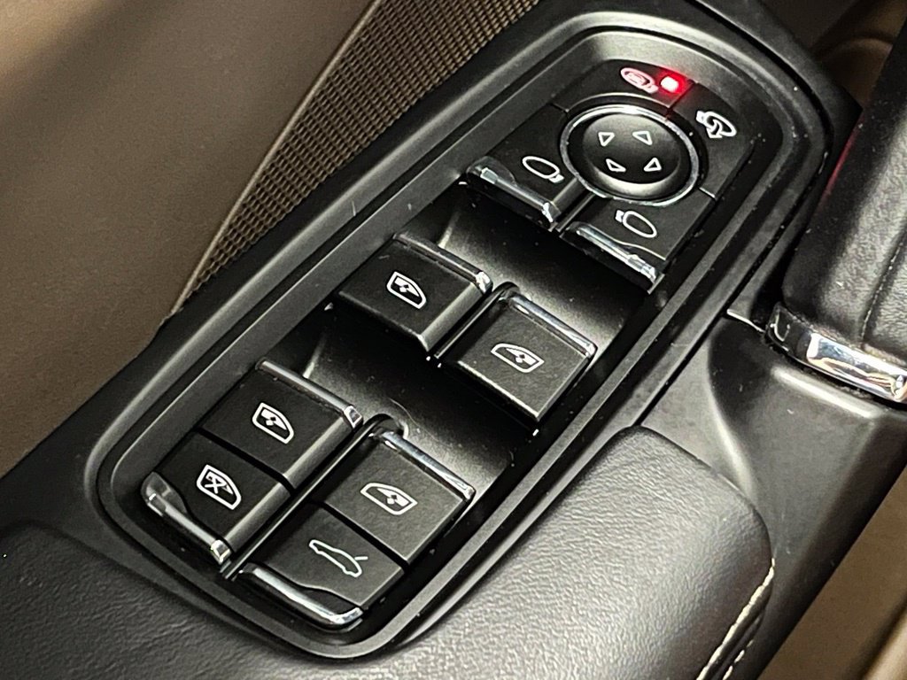 Used 2017 Porsche Cayenne S AWD/4WD image 18