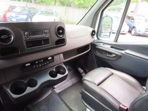 Used 2021 Mercedes-Benz Sprinter 2500 image 24