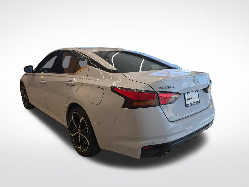Used 2024 Nissan Altima 2.5 SR FWD image 10