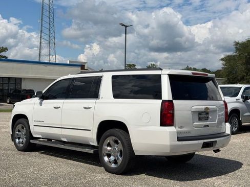 Used 2017 Chevrolet Suburban LT w/ LT Signature Package AWD/4WD image 5