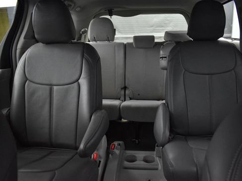 Used 2014 Toyota Sienna LE FWD image 19
