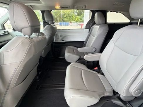 Used 2026 Toyota Sienna XLE AWD/4WD image 23