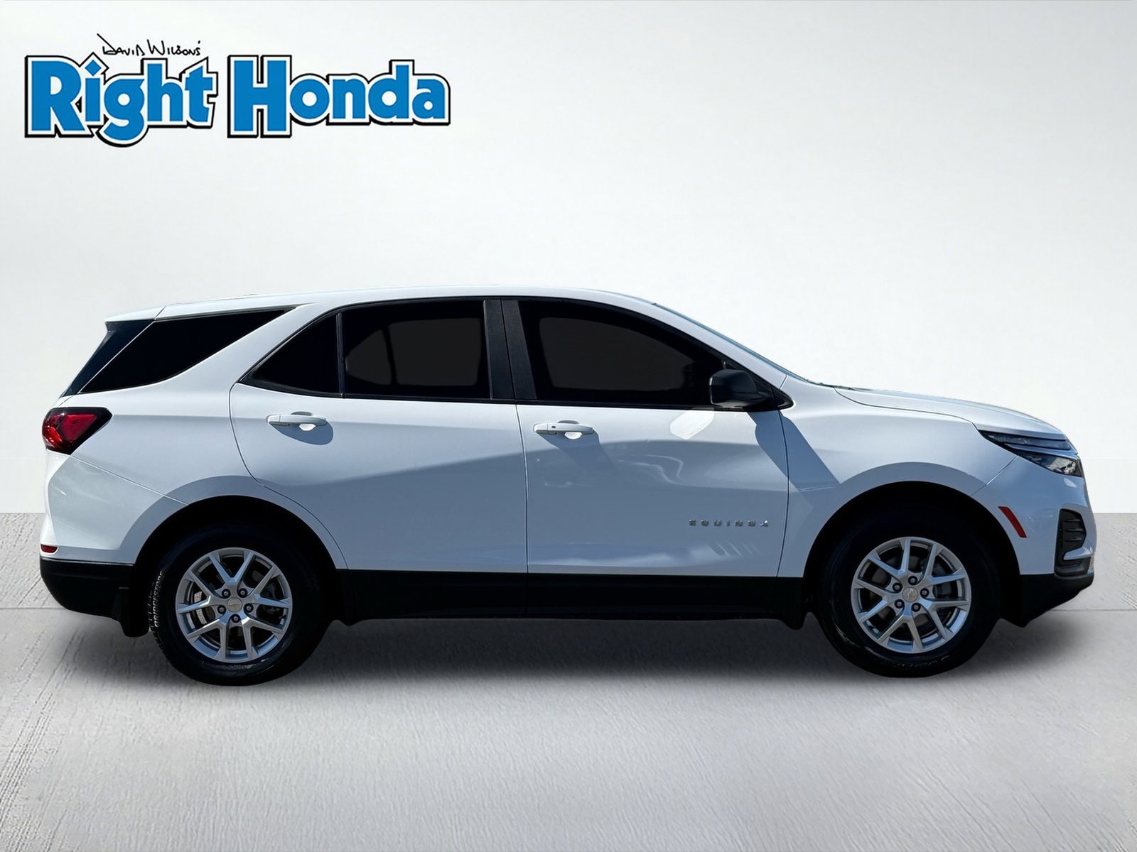 Used 2023 Chevrolet Equinox LS w/ LS Convenience Package AWD/4WD image 9