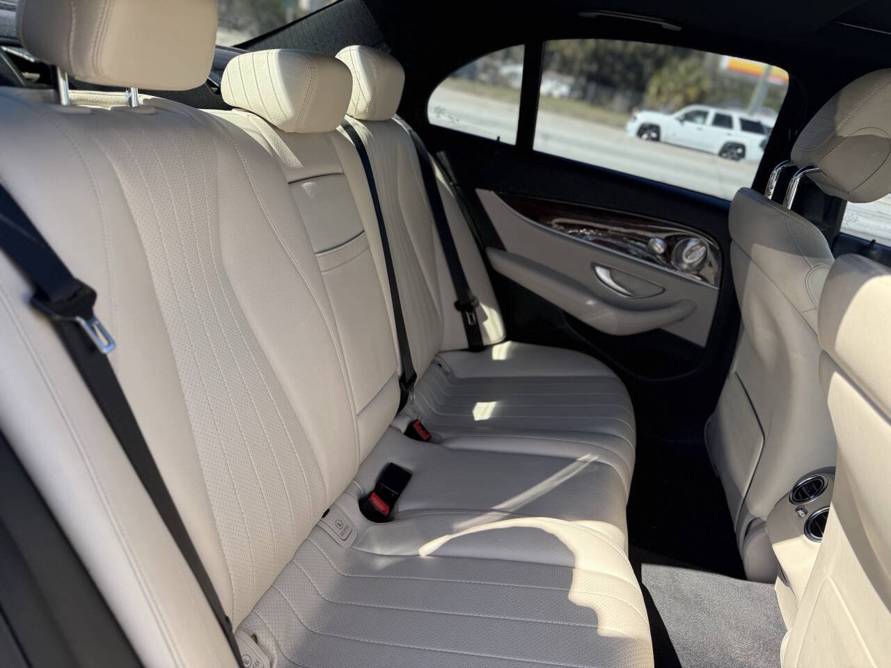 Used 2017 Mercedes-Benz E 300 4MATIC image 22