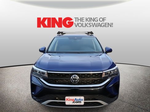 Certified 2022 Volkswagen Taos SE image 9