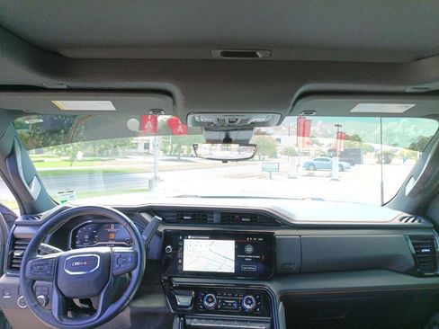 Used 2025 GMC Sierra 2500 AT4 w/ AT4 Premium Plus Package AWD/4WD image 30