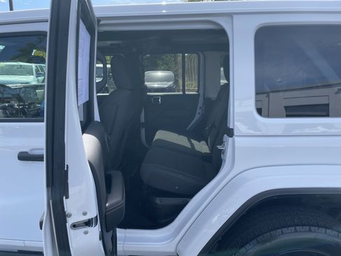 Certified 2025 Jeep Wrangler Unlimited Sahara AWD/4WD image 30