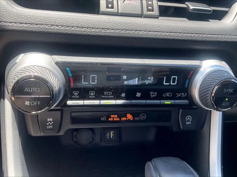 Used 2025 Toyota RAV4 XLE Premium FWD image 31