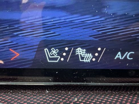 Certified 2024 Chevrolet Traverse RS w/ LPO, Floor Liner Package image 17