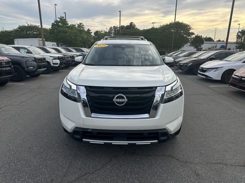 Used 2023 Nissan Pathfinder SL w/ SL Premium Package AWD/4WD image 2
