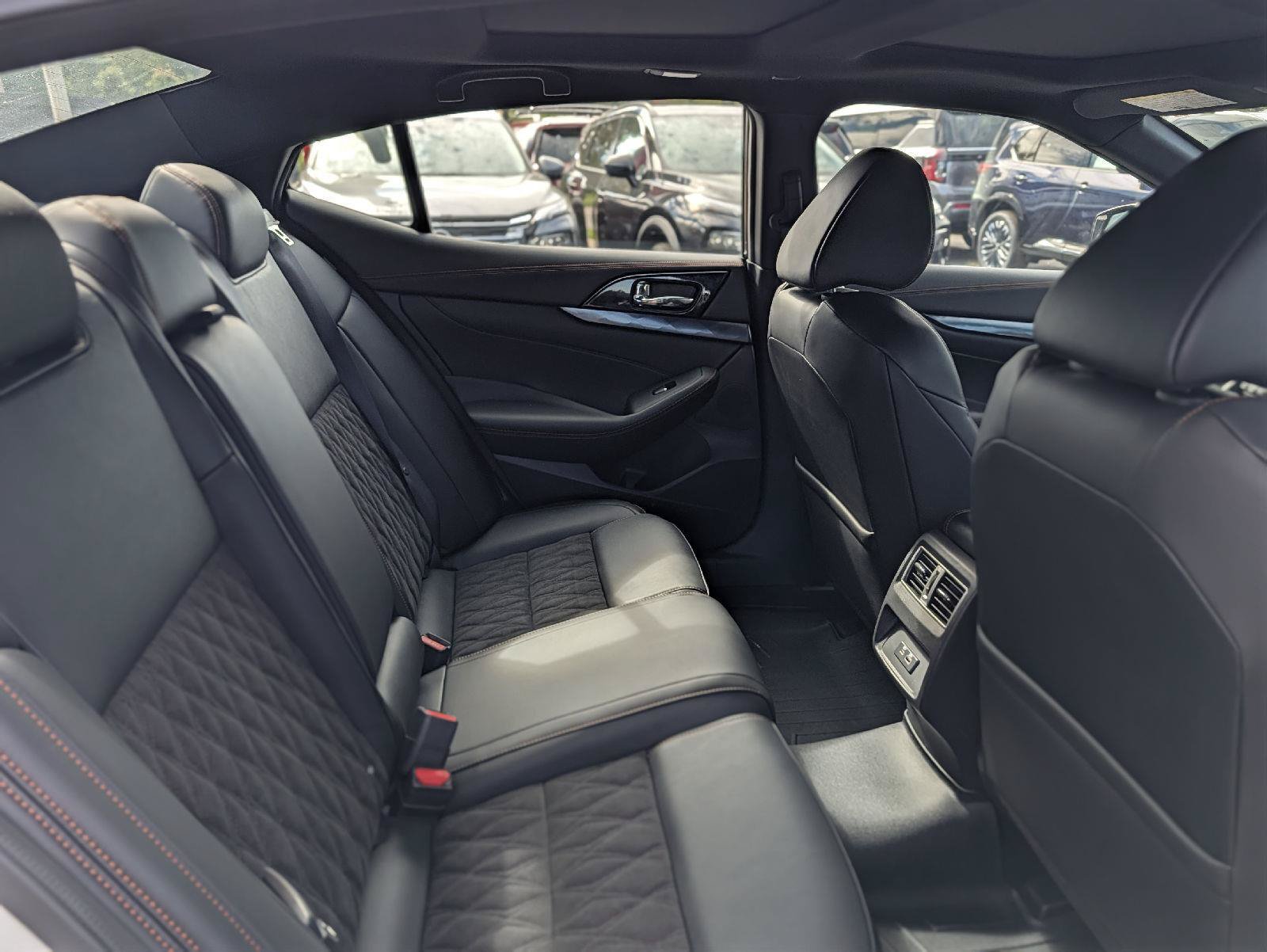 Used 2023 Nissan Maxima SR w/ Sport Mat Group FWD image 20